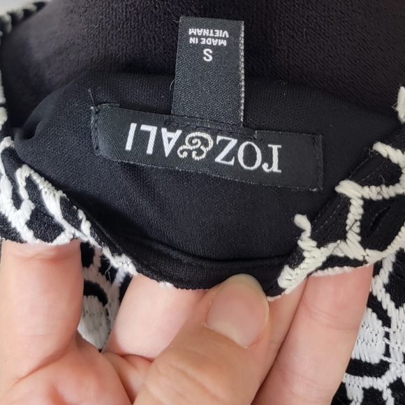 NWT Roz & Ali Eyelet Lace Bell Sleeve Dress Size Small - Picture 7 of 10